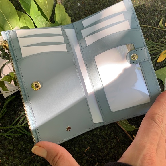 Authentic Kate Spade Italian leather Dog bifold🦋 - Picture 6 of 7